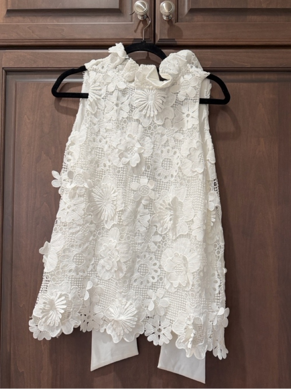 Tuckernuck White Guipure Lace Top - Size M - Like New! - Picture 5 of 8
